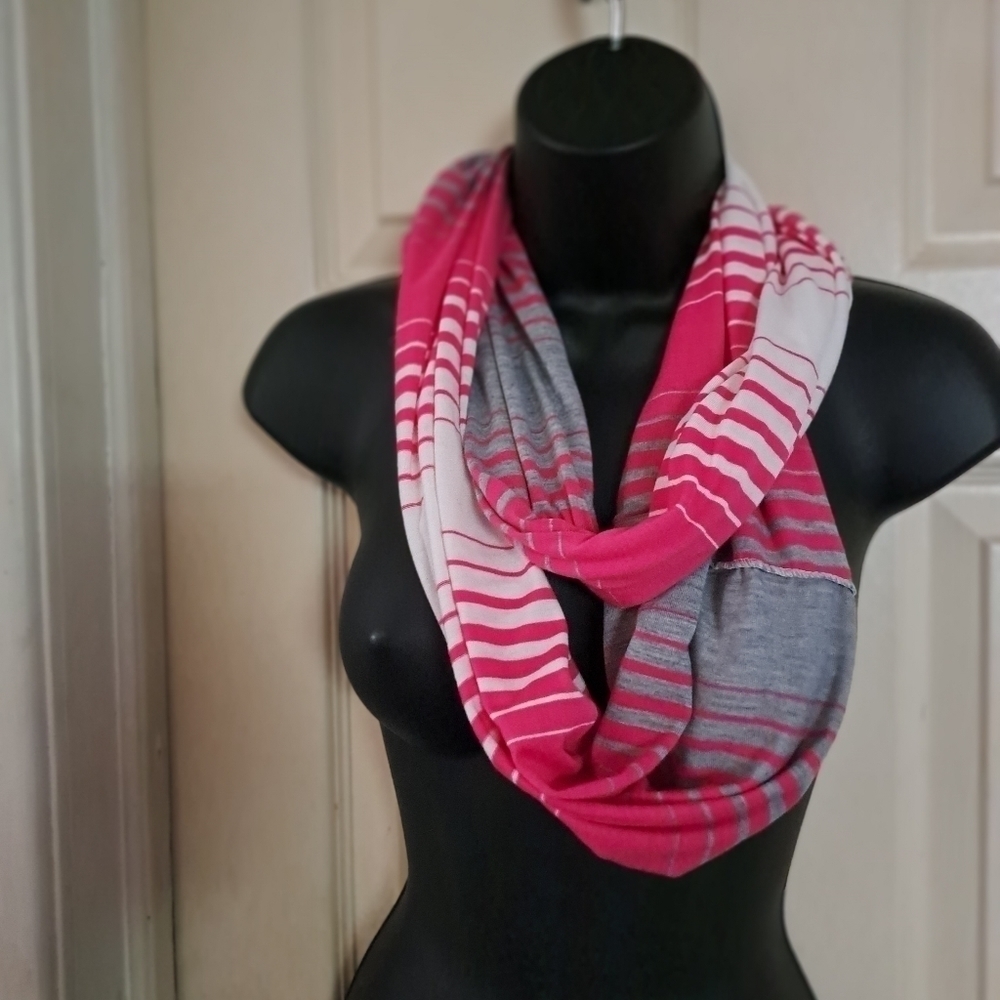 Infinity striped scarf - Picture 2 of 3